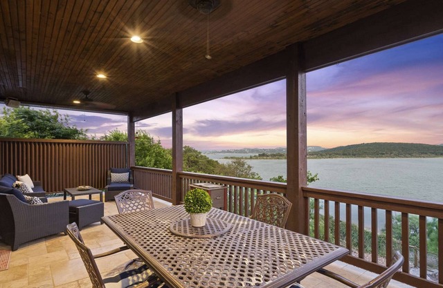 Lakebreeze Villa | Backyard Lake Access!