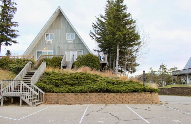 Lakefront Chalet #35 w/ Beach Access, Pools, Sport Courts, Fishing Pond & more!