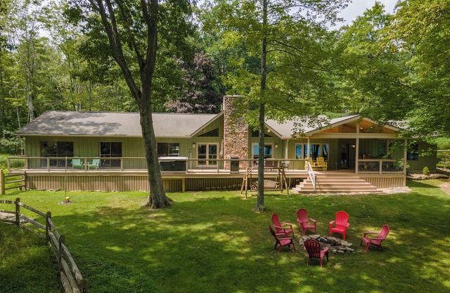 New! Cottage on the Cove: Dogs Welcome, Lake Front, Dock Slip!