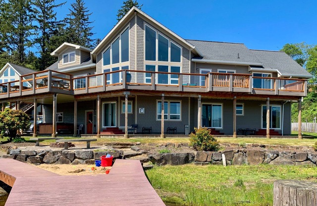 Frente al lago, casa familiar con bañera de hidromasaje privada, sala de juegos y muelle