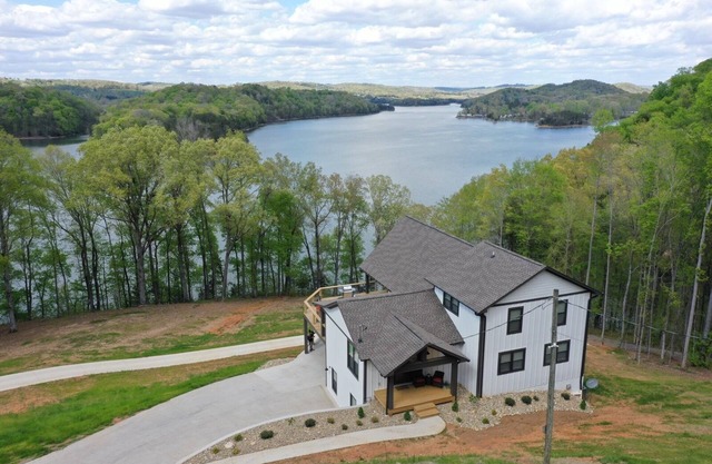Lakefront home at Tumbling Run Estates w/ Kayaks