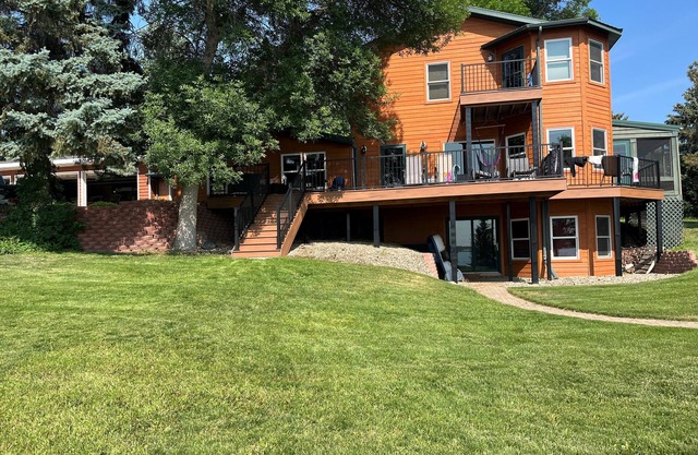 Casa frente al lago en el lago Sakakawea en Douglas Bay cerca de Garrison, ND