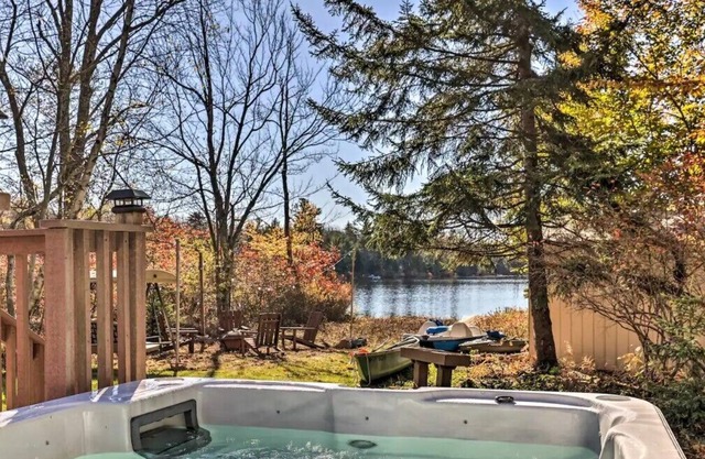 Lakefront Home Pocono Summit home w Beach+Hot Tub+Watertoys! 5min to Kalahari