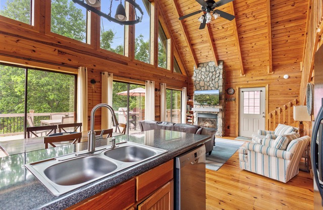 Lakefront Keowee Home w/ Dock, 14 Mi to Clemson