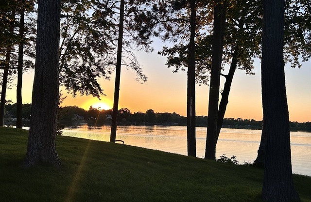 Lakefront Luxe: Rustic-Chic Guesthouse with Hot Tub & Paddle Boards