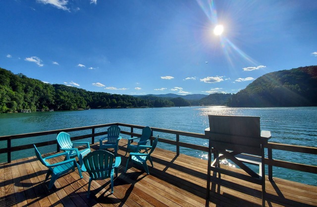 Lakefront on Norris. Spectacular Views! Tram to 1000+ sqft dock! 5 Wooded Acres.