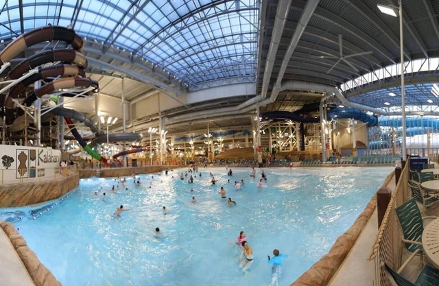 Lakefront Pocono, Pet-friendly Wifi AC, Hot Tub, Pool Table, Camelback, Kalahari