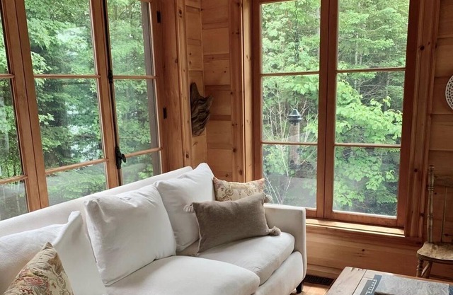 Lakefront property on Lac Tremblant Nord