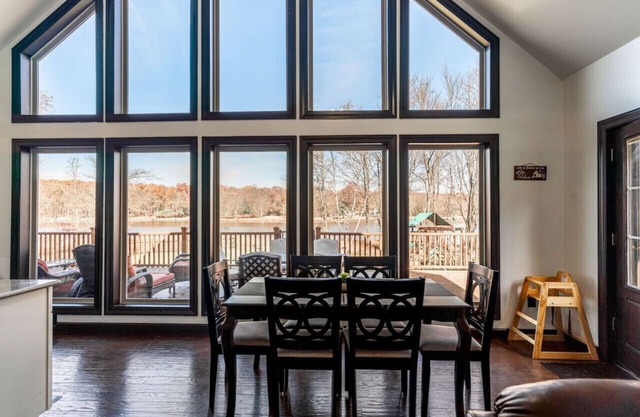 Lakefront | Views | Fire Pit | Deck | Play Set