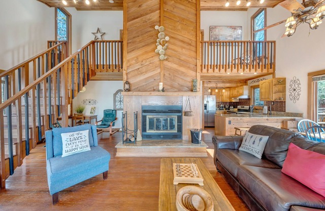 LAKEside Lodge: Lakefront with private dock