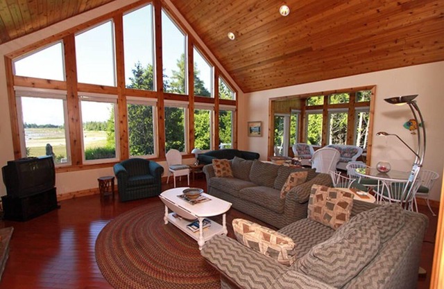 Lakehouse in Beautiful Oliphant-Spectacular Views!