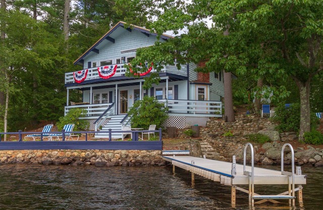 Retiro Lakehouse --- una joya escondida en Swains Lake en Barrington NH