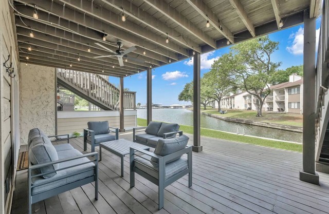 Dock your boat / Paddle Boards / Floats / King Bed