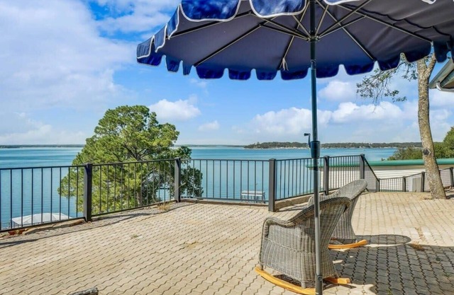 Lakeside Living at its Finest | Bar, Jacuzzi