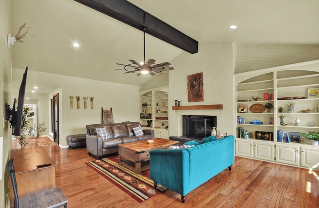 Summer Lodge on Ranch - Private Pond in Nature