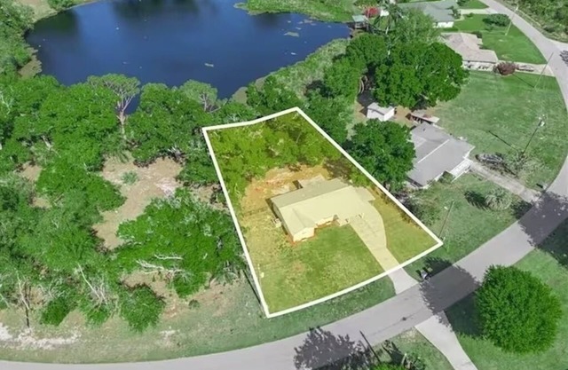 Lakeside Cottage, a slice of paradise!