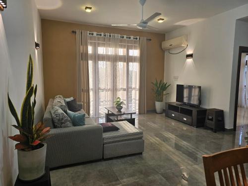 Lakeview Apartment with Modern Interior and Facilities