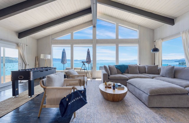 La mejor vista en Lake Tahoe! Impresionante cabina moderna en Tahoe Vista ❤ por AvantStay