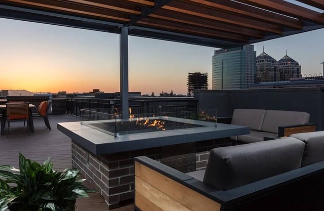 Landing at 777 Broadway - 2 Bedrooms in Downtown Oakland