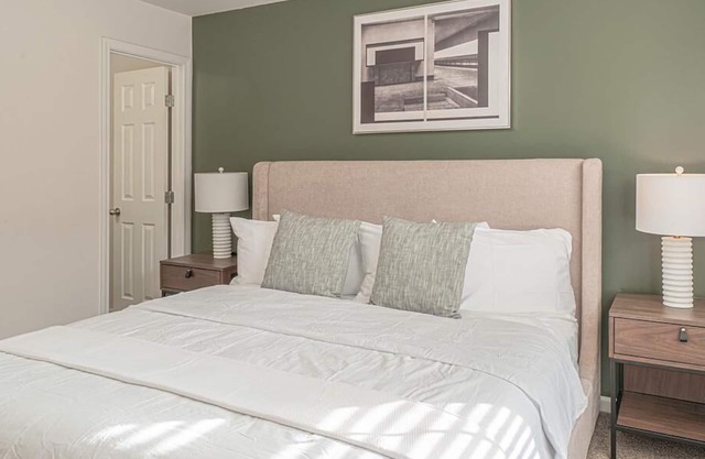 Landing at Chapman's Retreat Apartments - 2 Bedrooms in Downtown Spring Hill