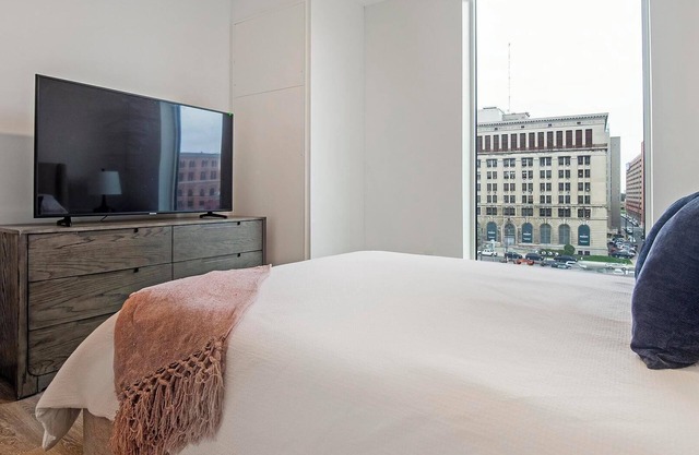 Landing | Stunning 1BD, Gym, Clubhouse