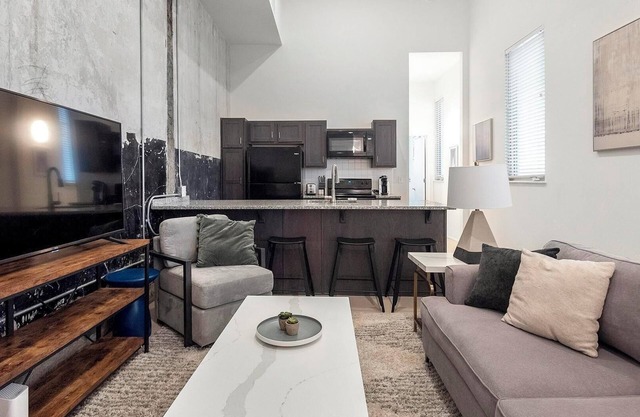 Landing at 99 Front - 1 Bedroom in Downtown Mem...