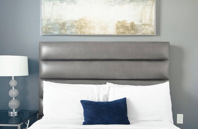 Landing | Chic 1BD, Clubhouse, Pool