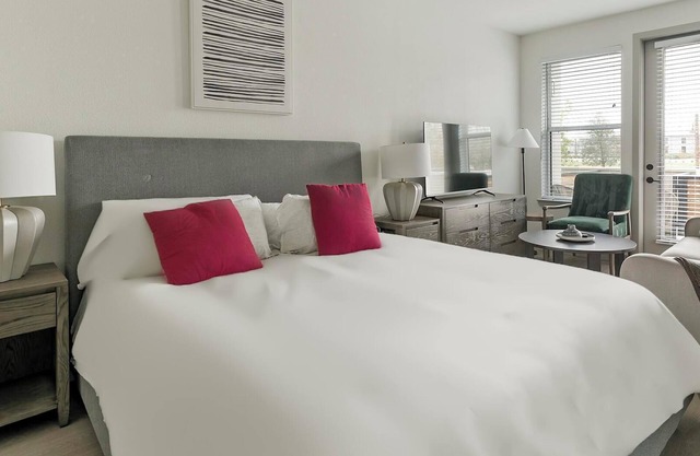 Landing | Stunning Studio, Clubhouse, Pool