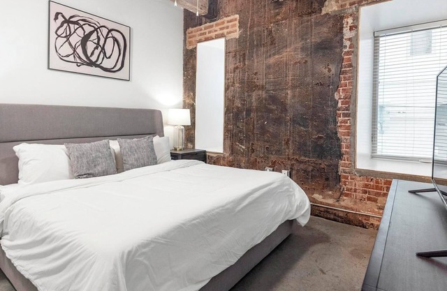 Landing at 99 Front - 2 Bedrooms in Downtown Me...