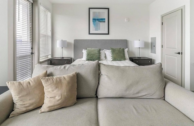 Landing at The Standard on the River - Studio i...