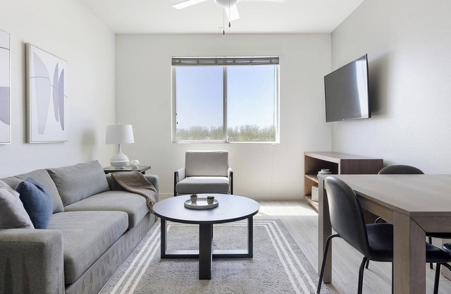 Landing | Modern 2BD, Clubhouse, Pool