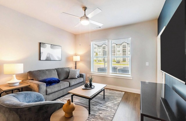 Landing | Stunning 1BD, Gym, Clubhouse