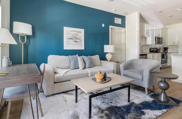 Landing at Palmhouse - 2 Bedrooms in Rolling Hills