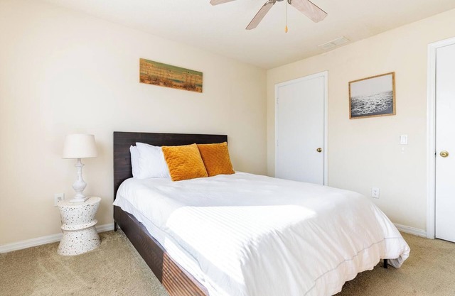 Landing | Chic 2BD, Yoga Studio, Tennis Court