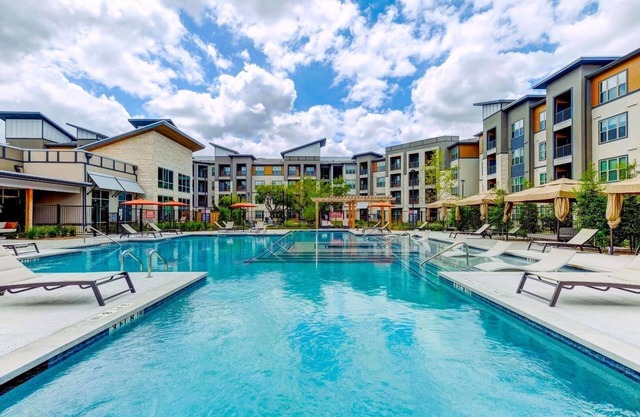 Landing | Beautiful 2BD, Game Room, Courtyard