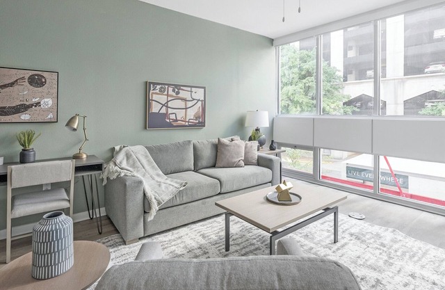 Landing at 20 Midtown - 2 Bedrooms in Five Poin...