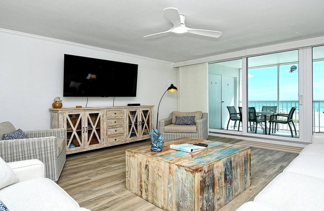 LaPlaya 205D-Spectacular sunsets and sunbathing from your private Gulf-front lanai or sundeck.