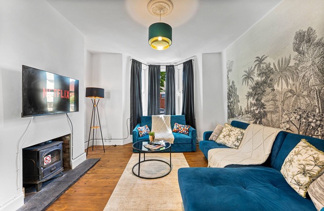 Large 4 bedroom House in Bath - Sleeps 11
