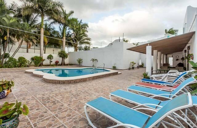 Gran Casa de 5 Habitaciones, a Una Cuadra del Mar, Gran Piscina