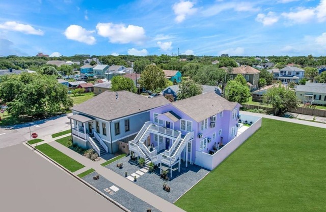 Large 6BR NEW home! Pool & Hot Tub Grill- Pets OK- W/D Close to Pleasure Pier!!