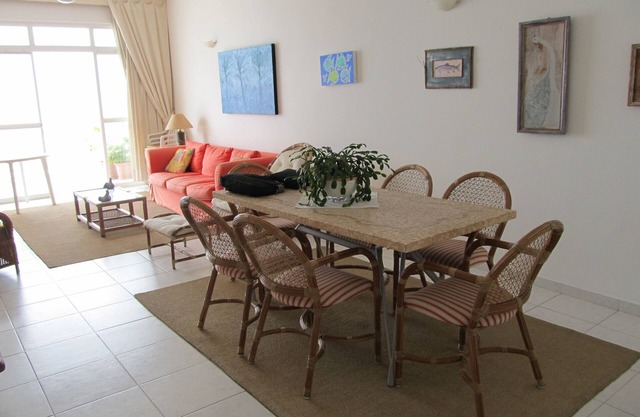 Apartamento amplio e iluminado. Desayuno. En frente de la playa