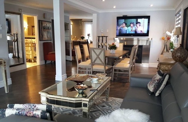 Grande y encantador dos pisos nivel principal Duplex a 12 minutos del centro de Montreal