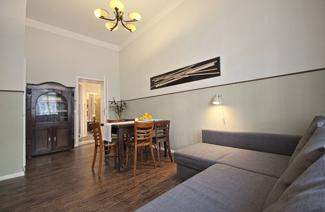 Amplio apartamento con dos baños en una tranquila calle en Prenzlauer Berg