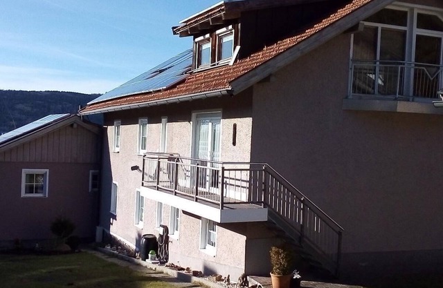 Amplio apartamento con balcón privado y entrada independiente.