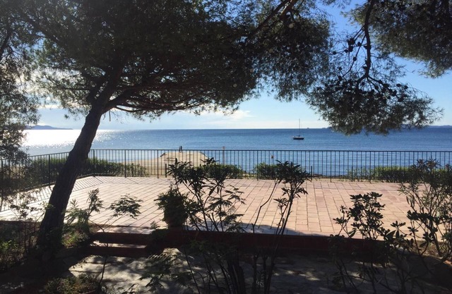 Large beachfront villa 6 bedrooms sleeps 14