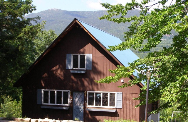Impresionante Mountain View desde 2700 pies cuadrados Chalet con jacuzzi en cubierta