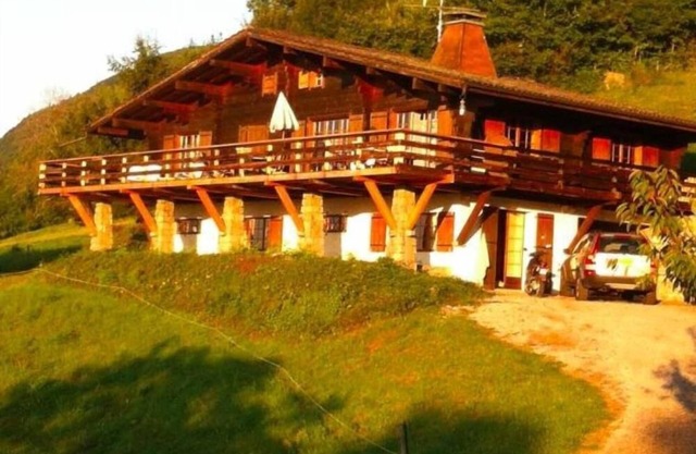 Casa grande, impresionante vista al lago cerca de Evian-les-Bains