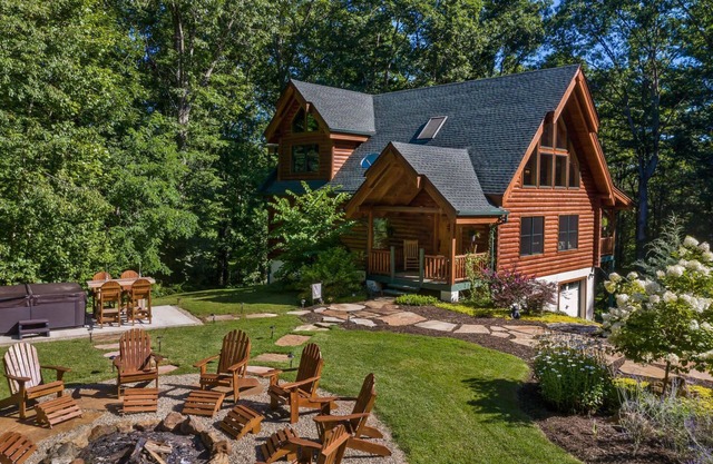 Large Cozy Cabin in Asheville Area Mountains