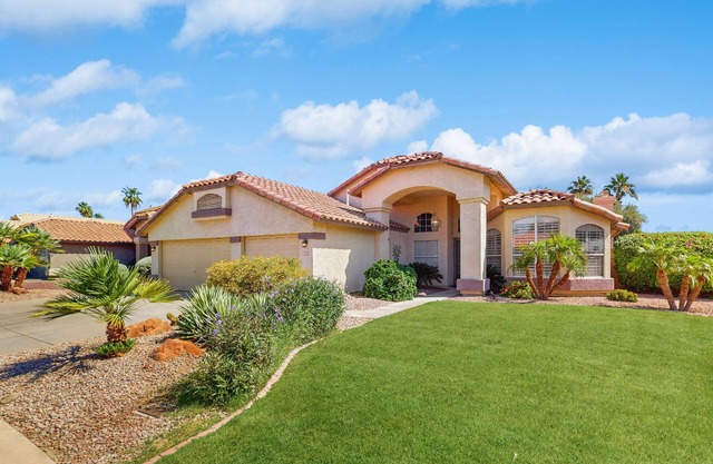 Large elegant home w/ private pool, yard, & pool table - near Cardinal Stadium