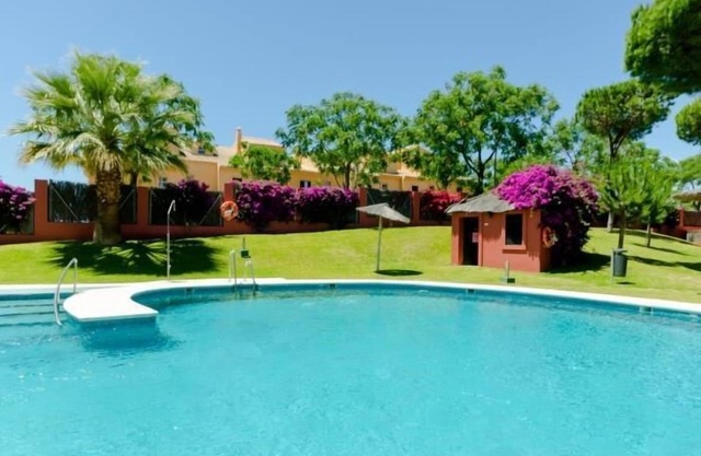 Gran terraza y piscina